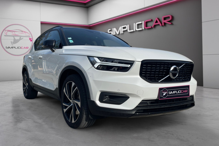 VOLVO XC40